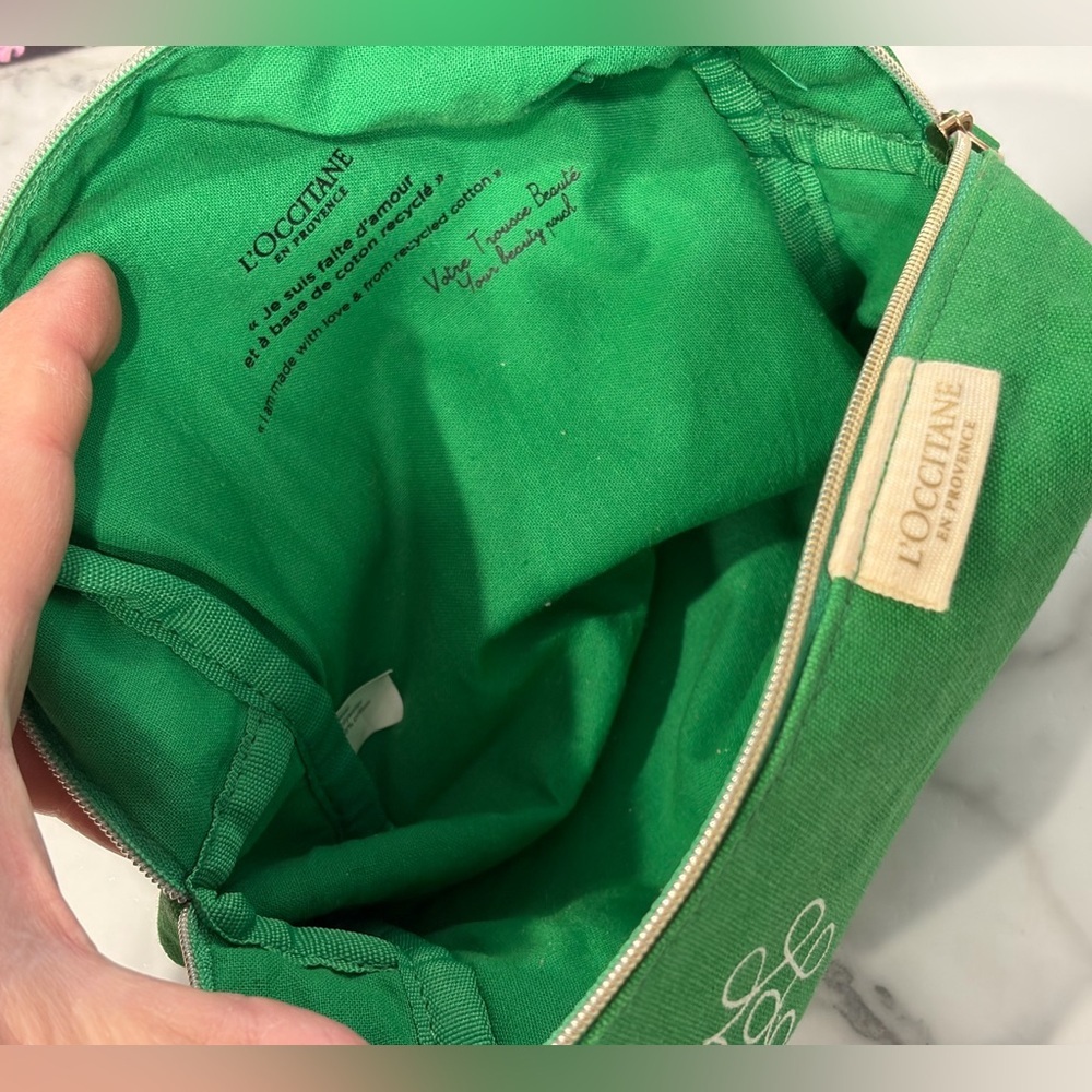 L'Occitane Zipper Cotton w/Lining
Beauty Pouch - Picture 5 of 7